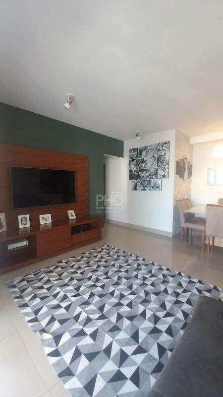 Apartamento à venda com 2 quartos, 81m² - Foto 2