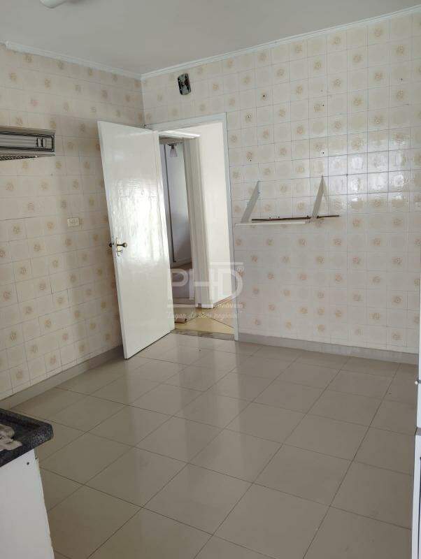 Casa para alugar com 4 quartos, 140m² - Foto 14