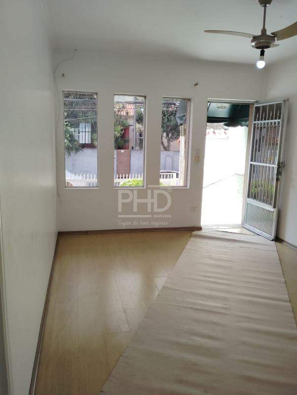 Casa para alugar com 4 quartos, 140m² - Foto 1