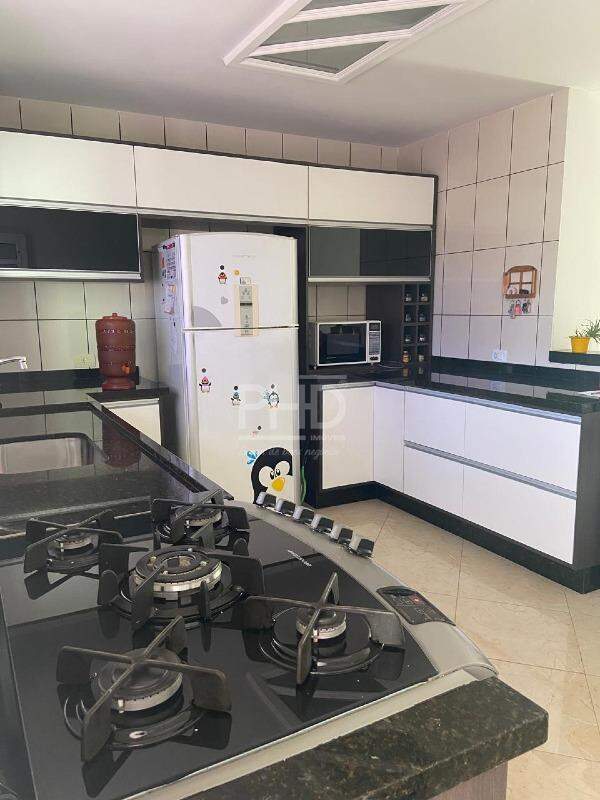 Sobrado à venda com 3 quartos, 238m² - Foto 3