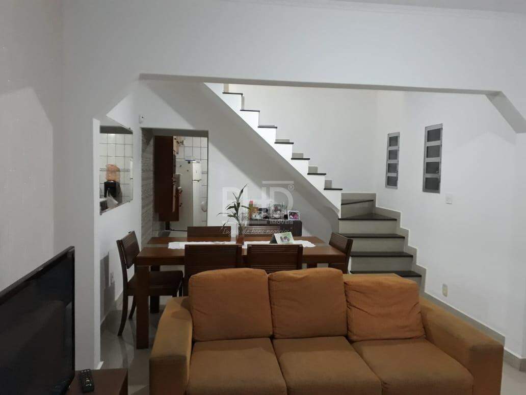 Casa à venda com 3 quartos, 149m² - Foto 1