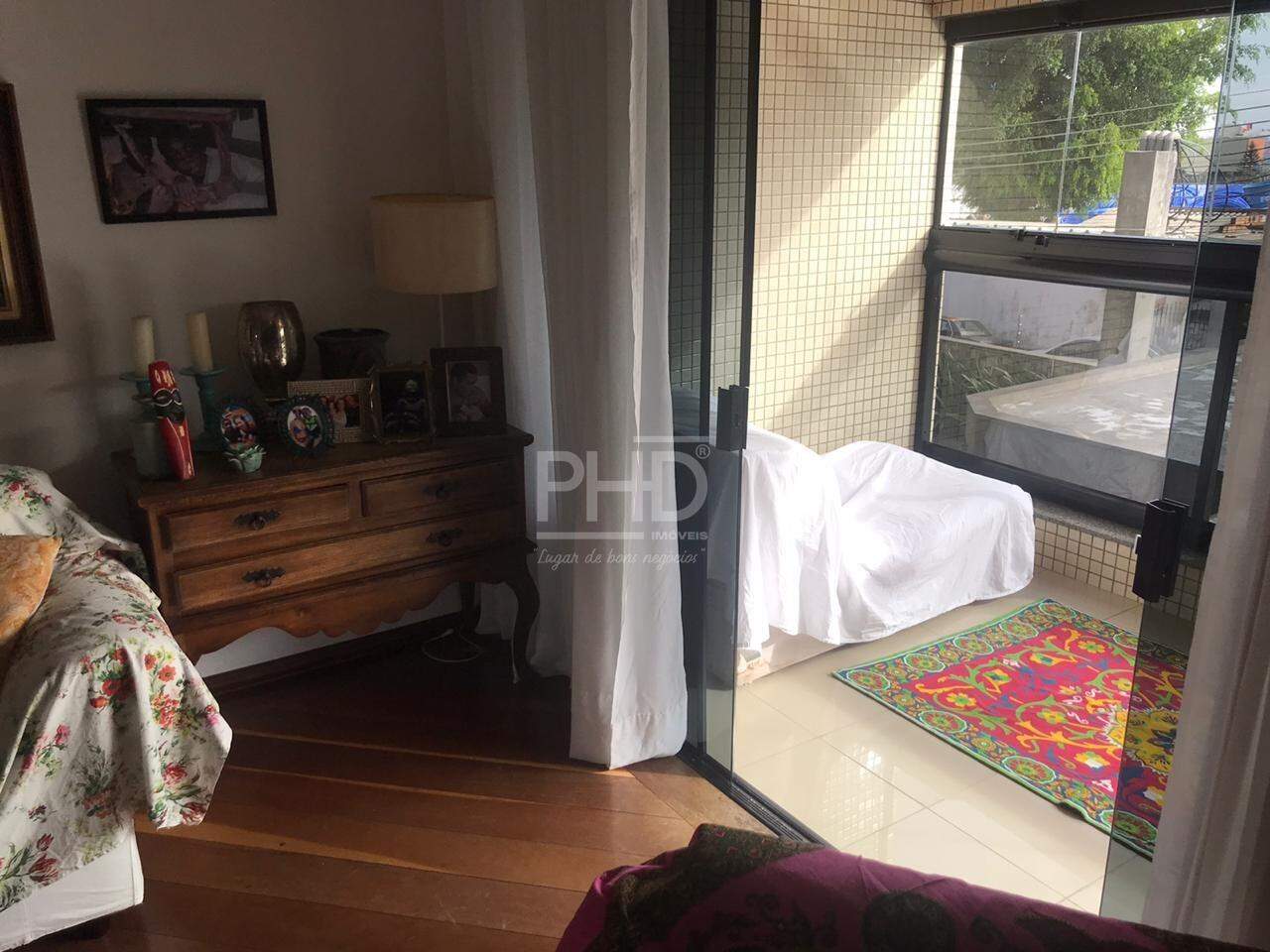 Apartamento à venda com 4 quartos, 210m² - Foto 4