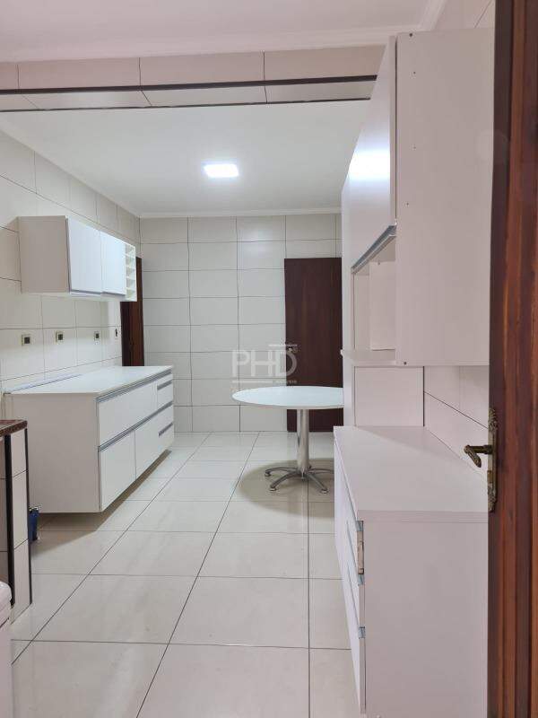 Casa à venda com 2 quartos, 135m² - Foto 2