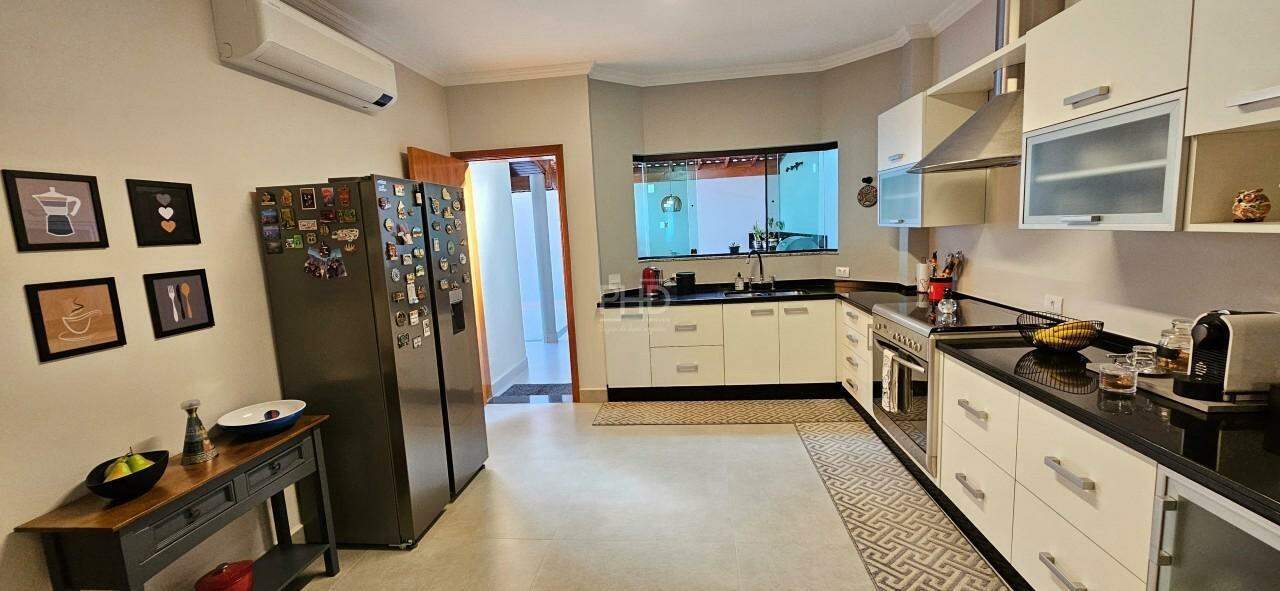 Sobrado à venda com 4 quartos, 382m² - Foto 13