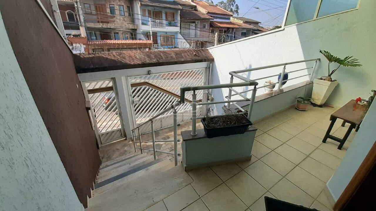 Sobrado à venda com 3 quartos, 225m² - Foto 2