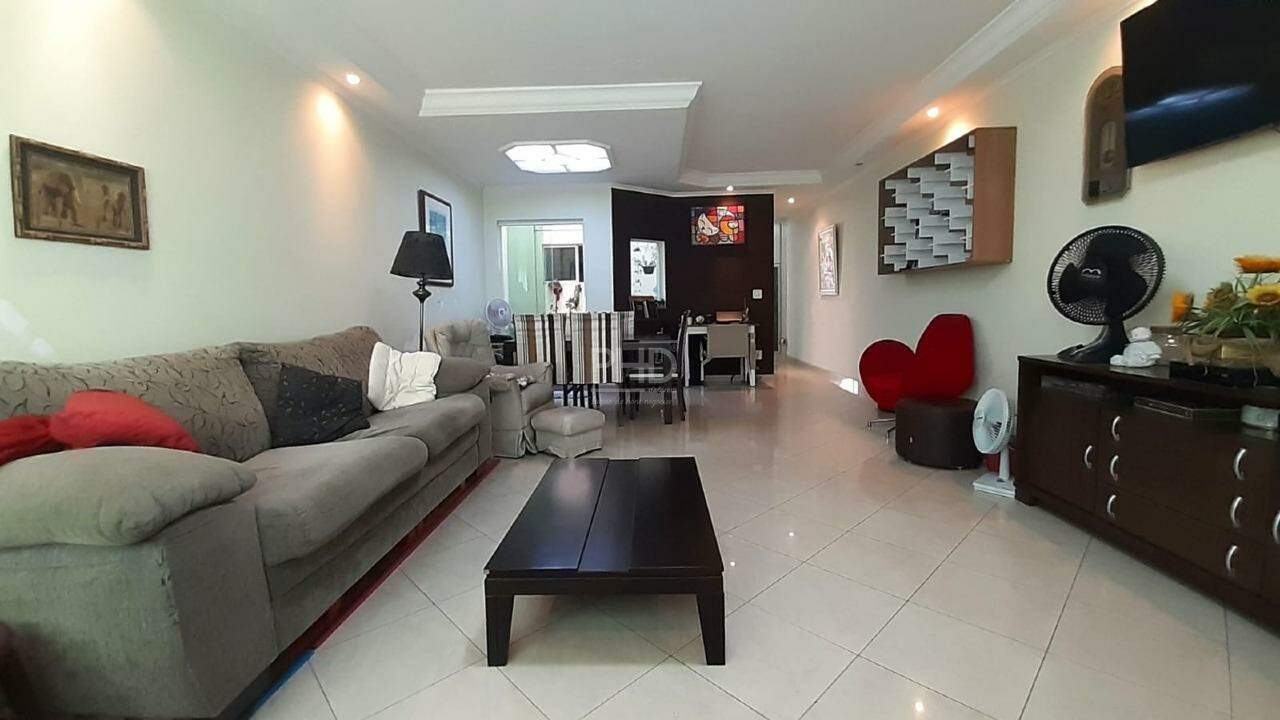 Sobrado à venda com 3 quartos, 225m² - Foto 1