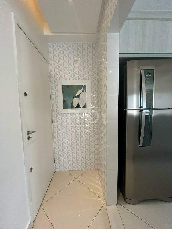 Apartamento à venda com 2 quartos, 80m² - Foto 11