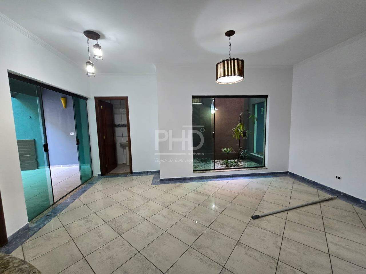 Sobrado para alugar com 3 quartos, 272m² - Foto 4