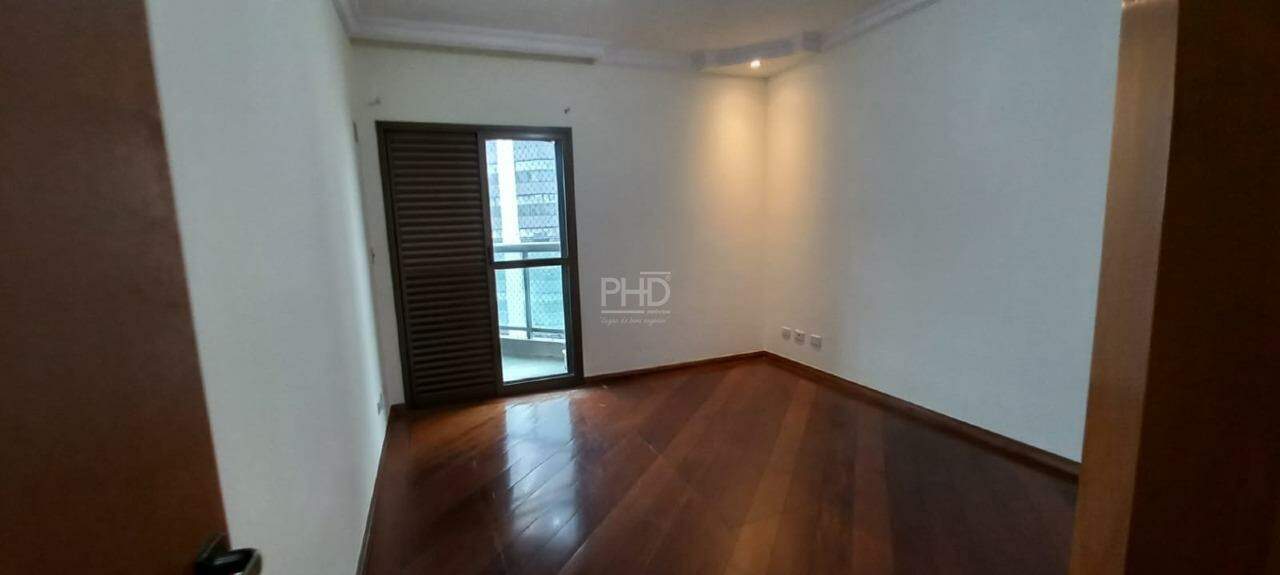 Apartamento à venda com 3 quartos, 145m² - Foto 18