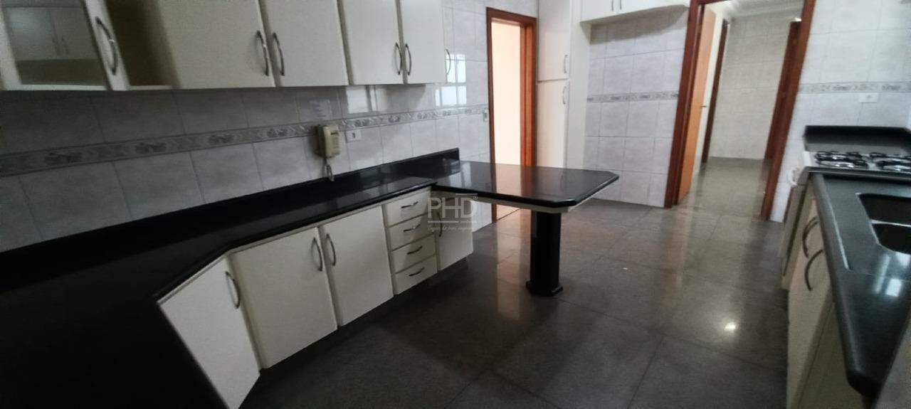 Apartamento à venda com 3 quartos, 145m² - Foto 8