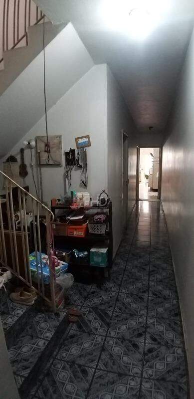 Sobrado à venda com 3 quartos, 227m² - Foto 2