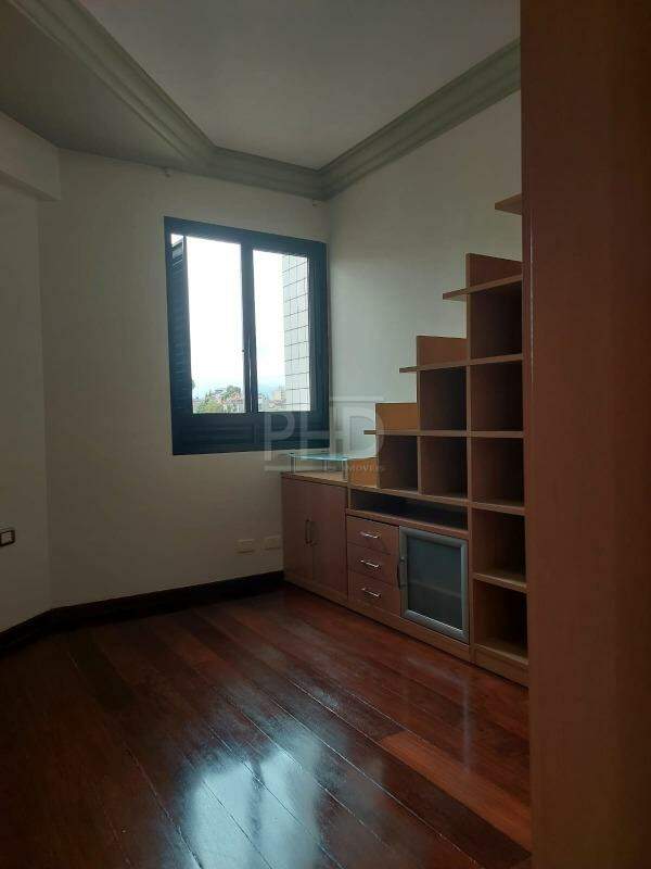 Apartamento à venda com 3 quartos, 135m² - Foto 13