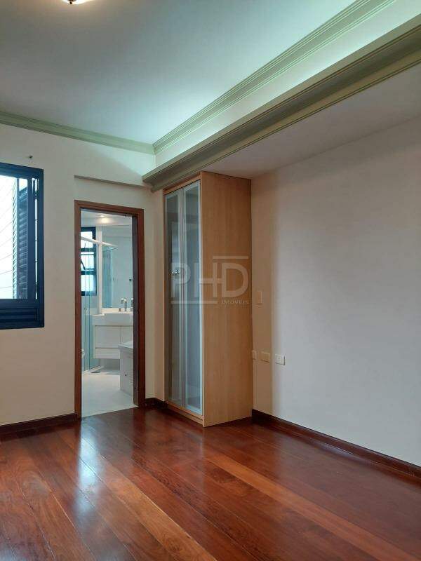 Apartamento à venda com 3 quartos, 135m² - Foto 18