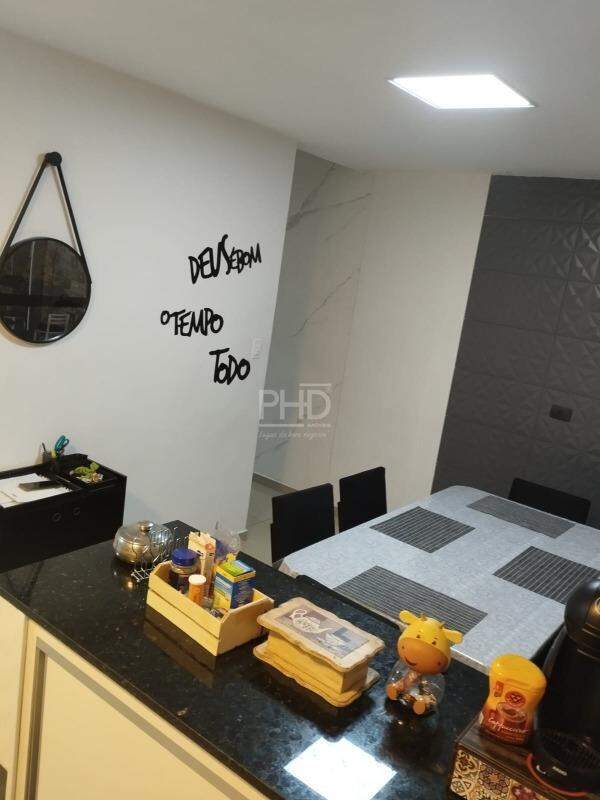 Sobrado à venda com 3 quartos, 130m² - Foto 1