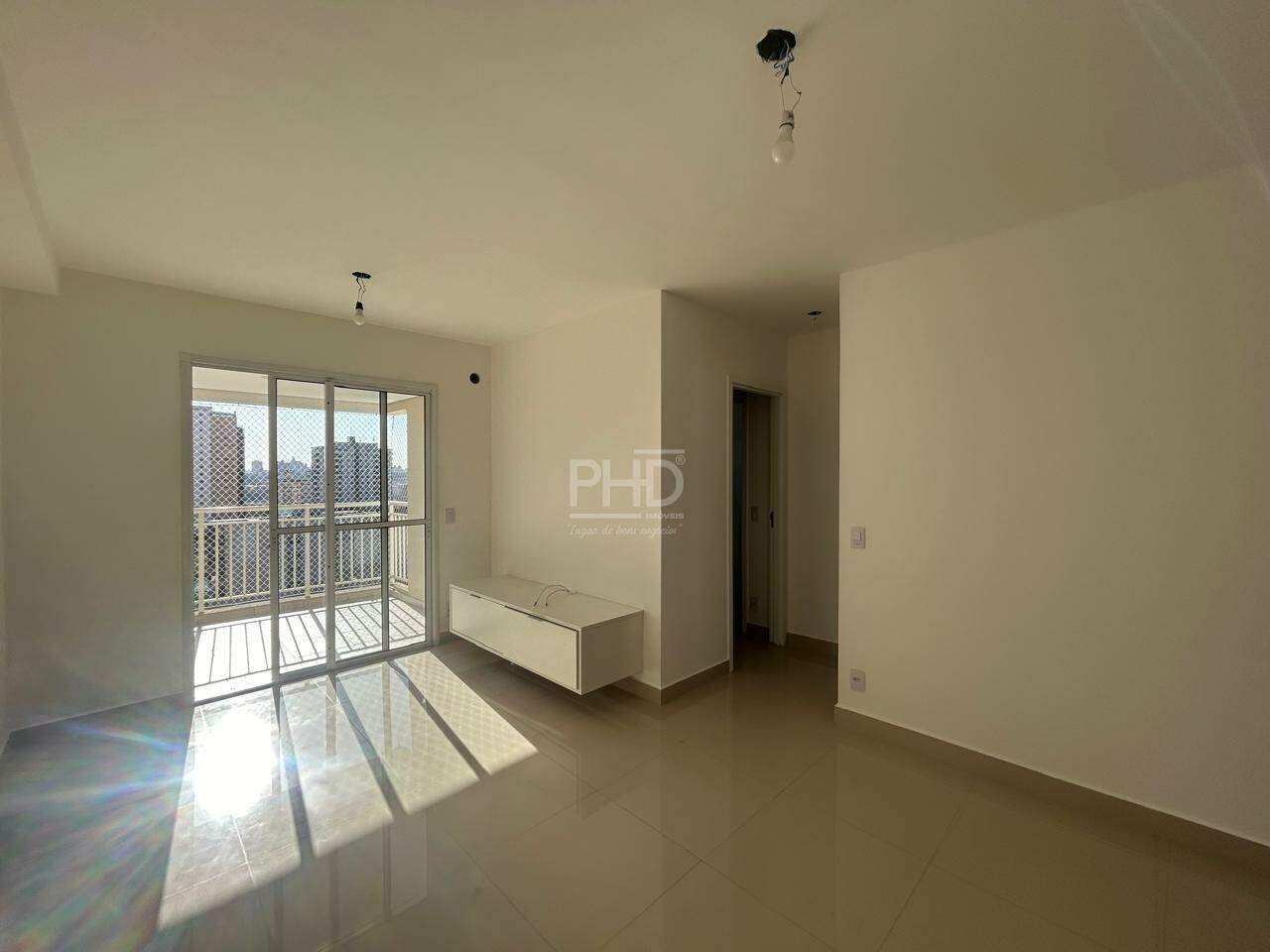 Apartamento à venda com 2 quartos, 68m² - Foto 1