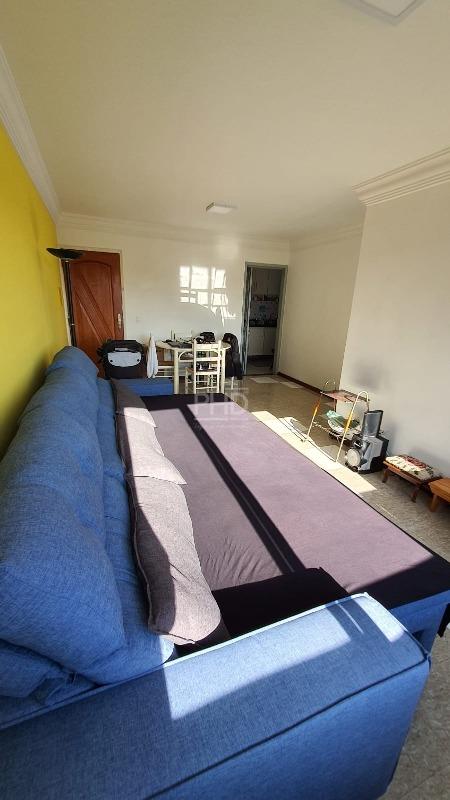 Apartamento à venda com 3 quartos, 75m² - Foto 2