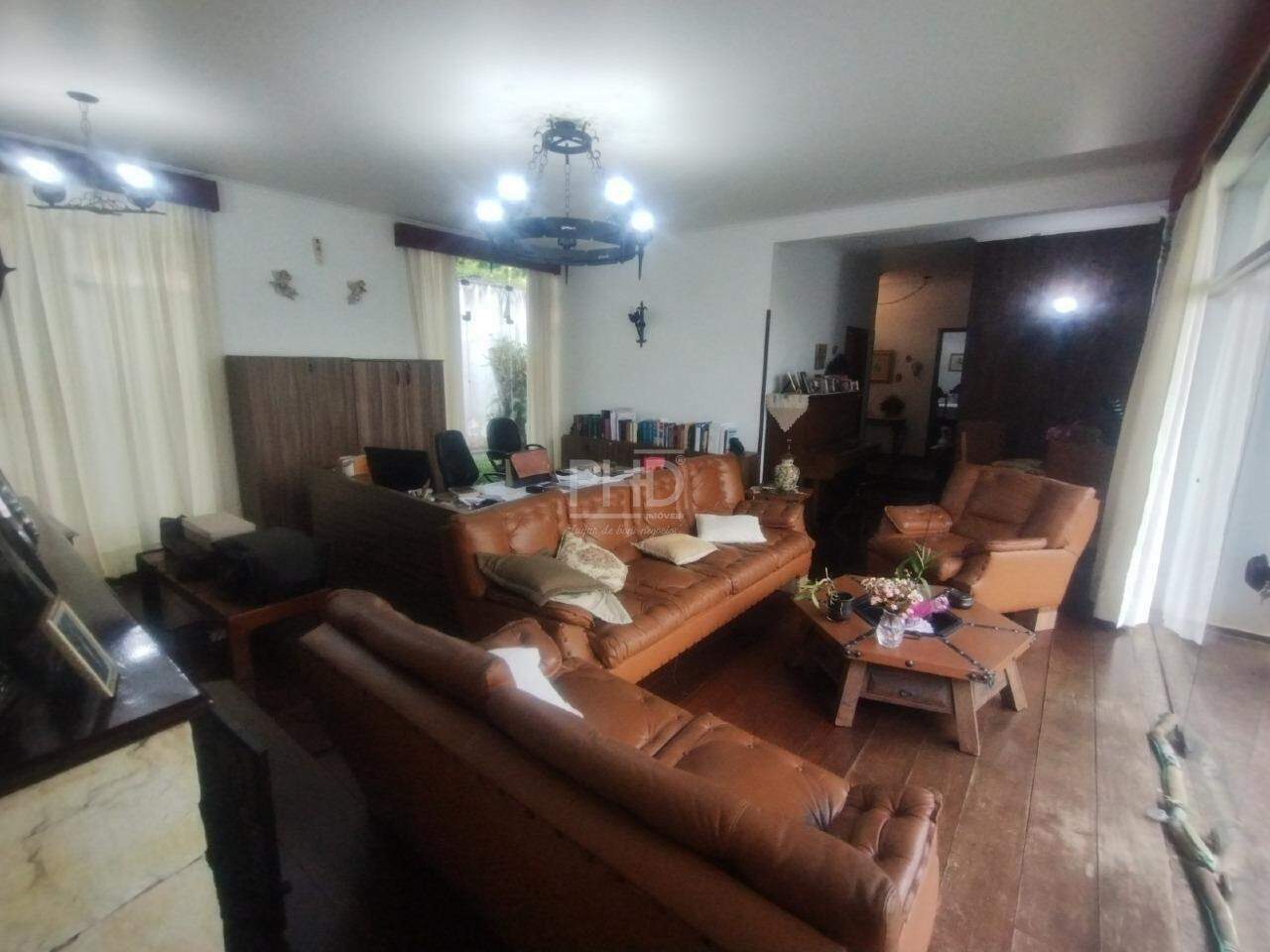 Casa à venda com 4 quartos, 336m² - Foto 1