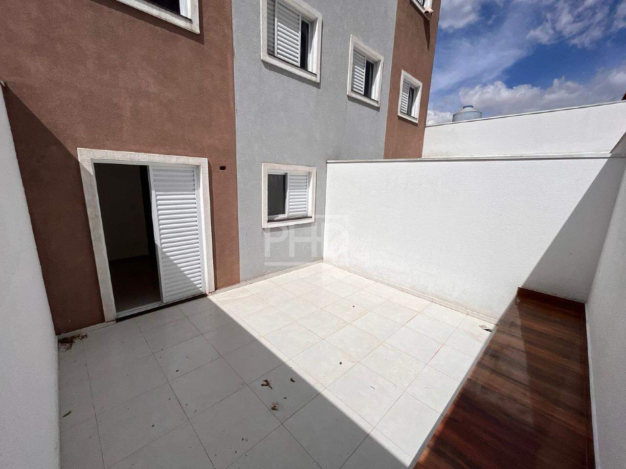 Apartamento à venda com 3 quartos, 101m² - Foto 1