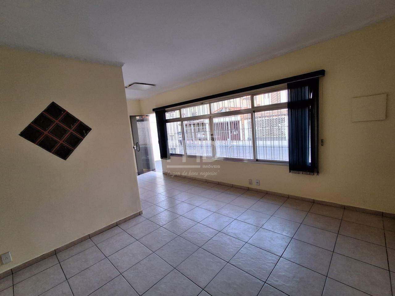 Casa para alugar com 3 quartos, 200m² - Foto 1