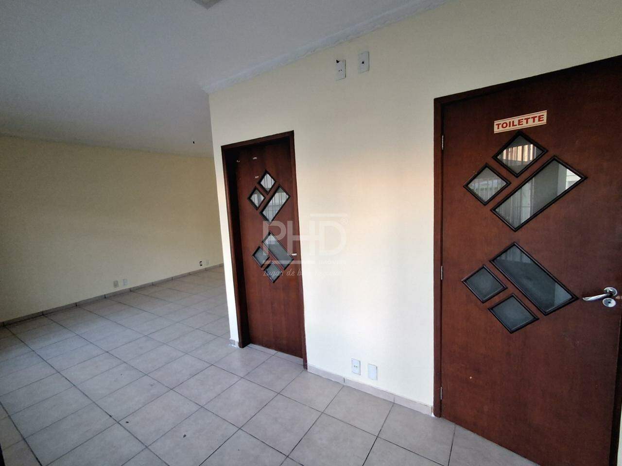 Casa para alugar com 3 quartos, 200m² - Foto 4