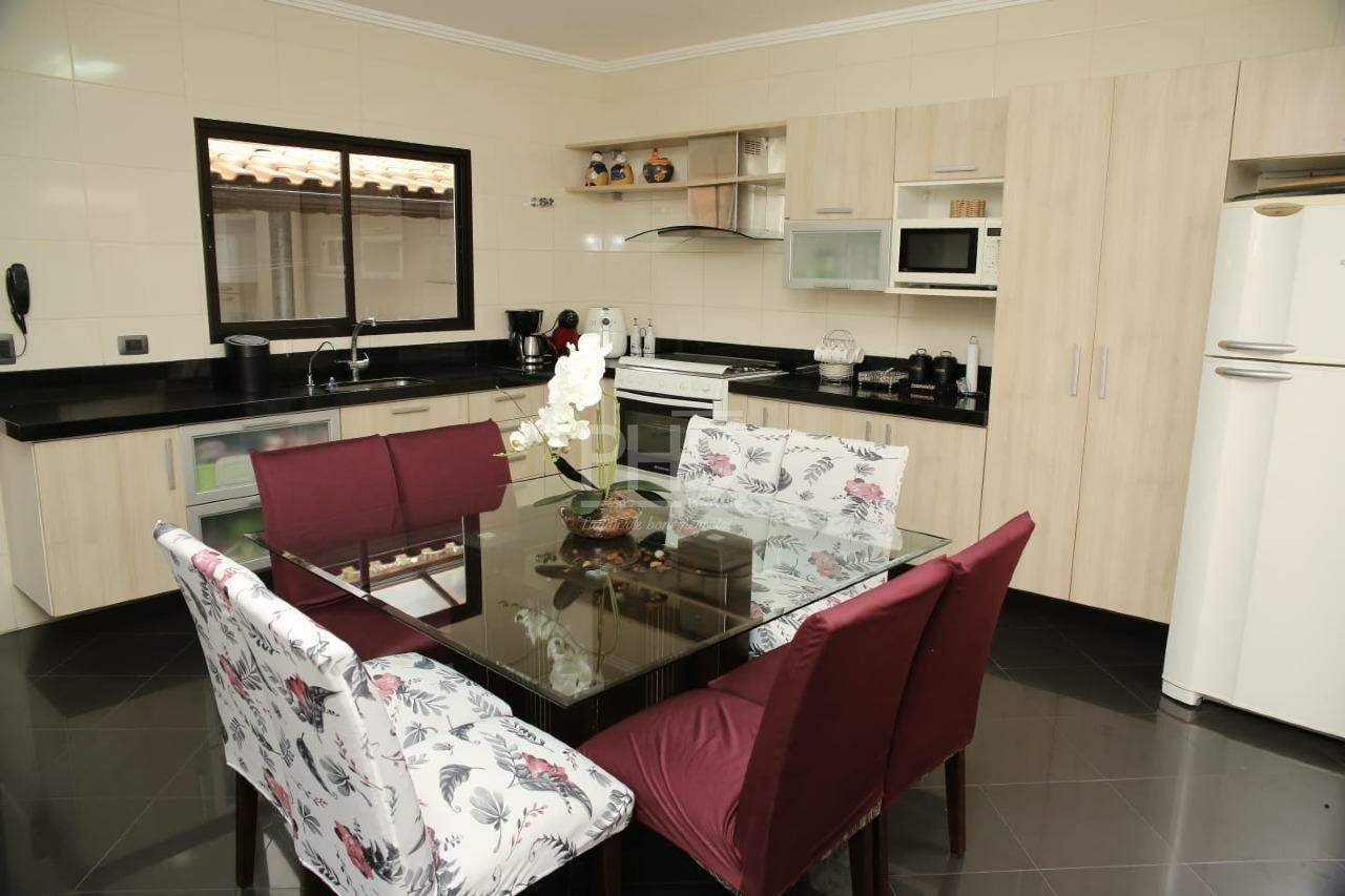 Sobrado à venda com 3 quartos, 250m² - Foto 1