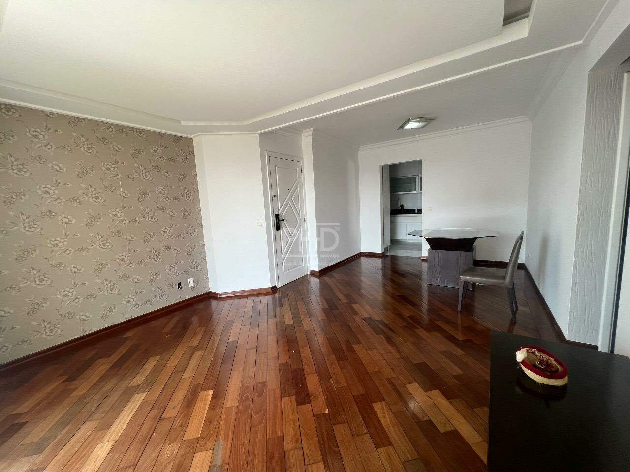 Apartamento à venda com 3 quartos, 97m² - Foto 2