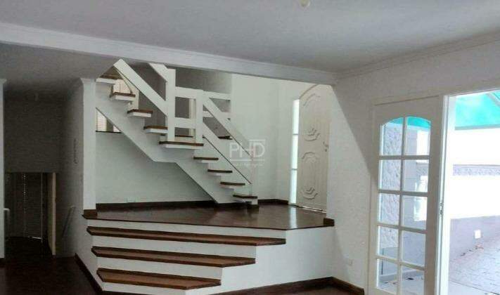 Sobrado para alugar com 3 quartos, 373m² - Foto 1