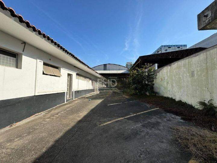 Depósito-Galpão-Armazém para alugar, 700m² - Foto 1