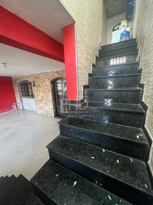 Sobrado à venda com 4 quartos, 200m² - Foto 11