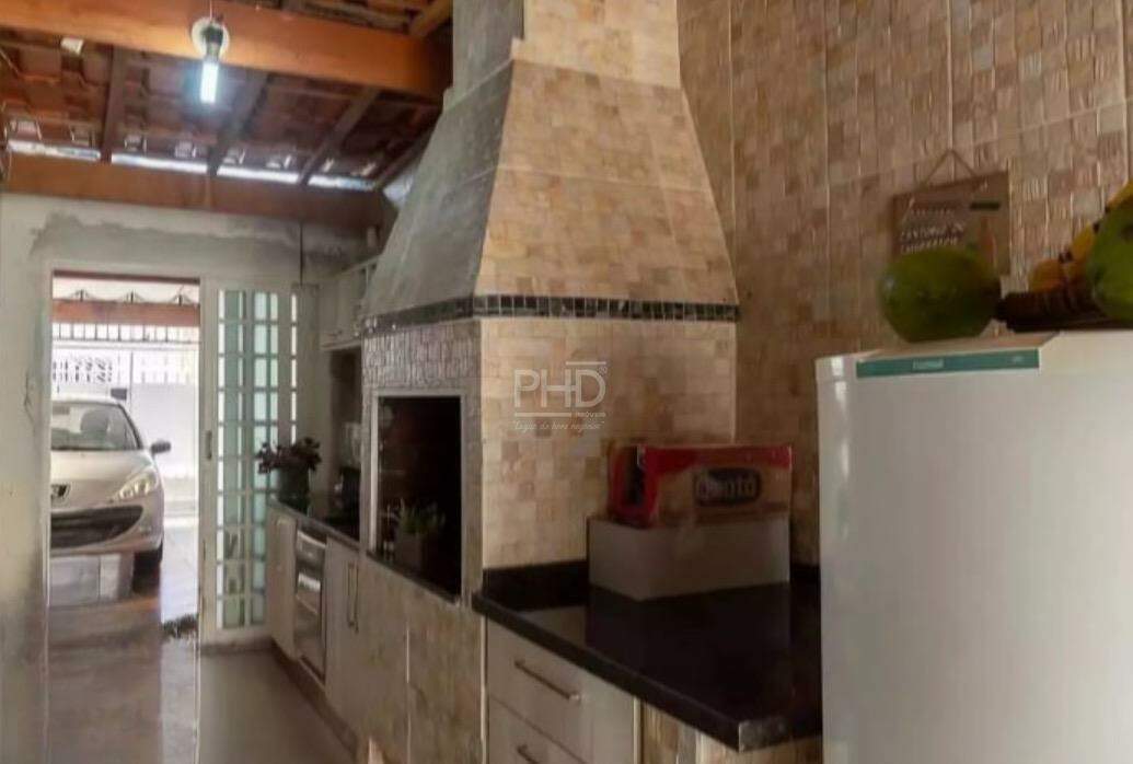 Casa à venda com 3 quartos, 120m² - Foto 1