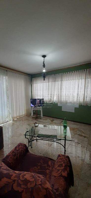 Sobrado à venda com 7 quartos, 330m² - Foto 1