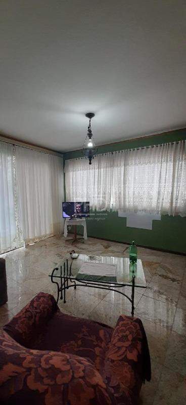 Sobrado para alugar com 7 quartos, 330m² - Foto 1