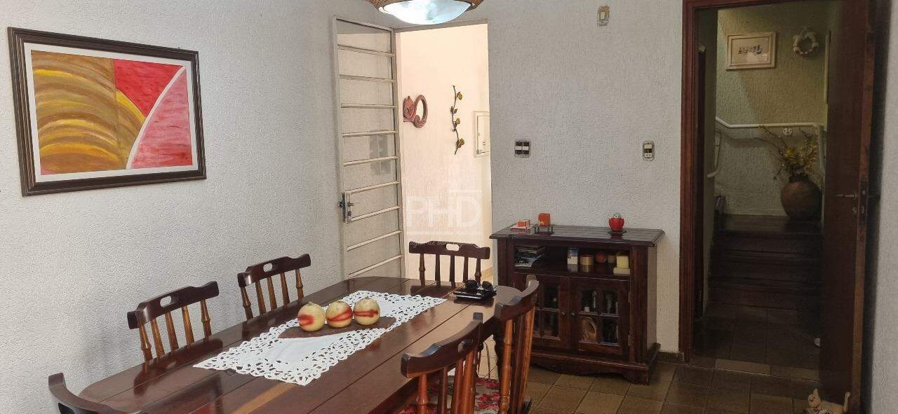 Casa à venda com 3 quartos, 159m² - Foto 1