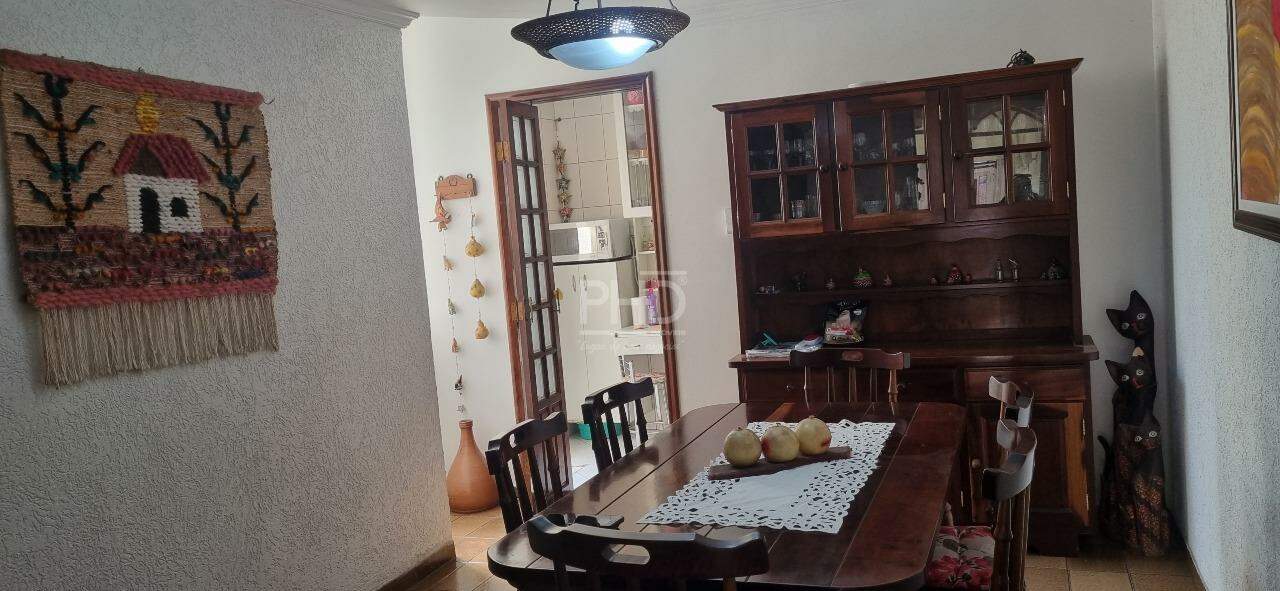 Casa à venda com 3 quartos, 159m² - Foto 2