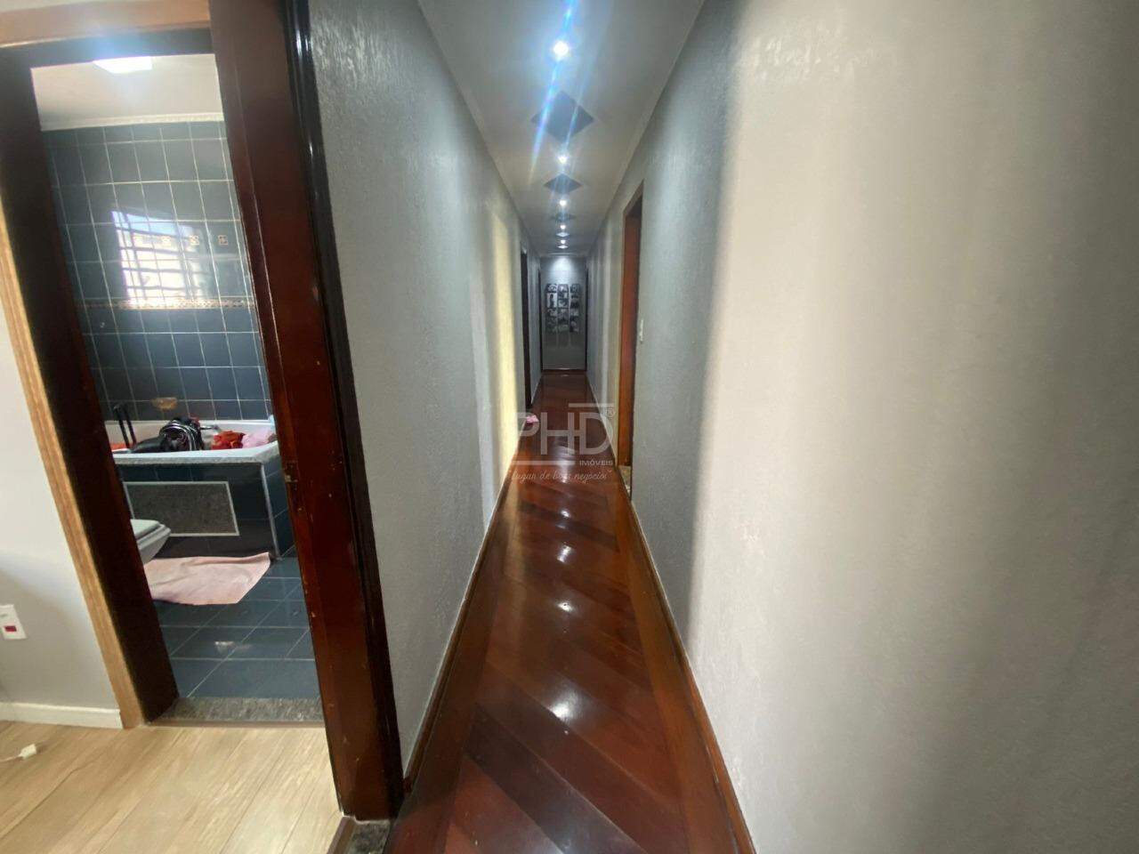 Casa para alugar com 5 quartos, 360m² - Foto 13