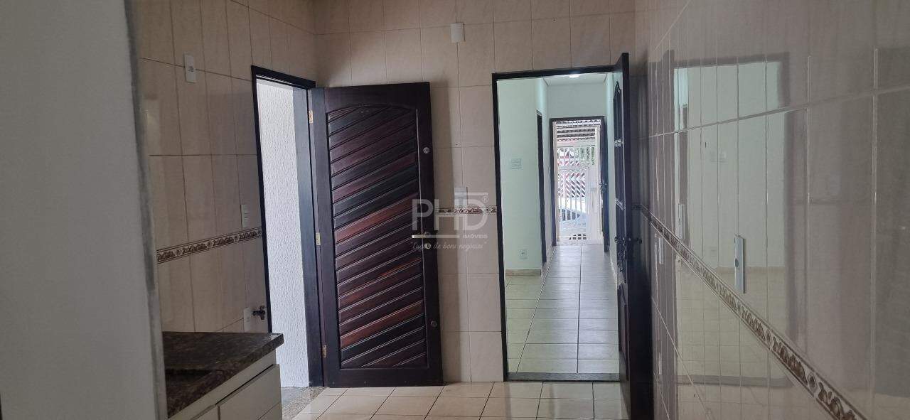 Casa à venda com 2 quartos, 90m² - Foto 2