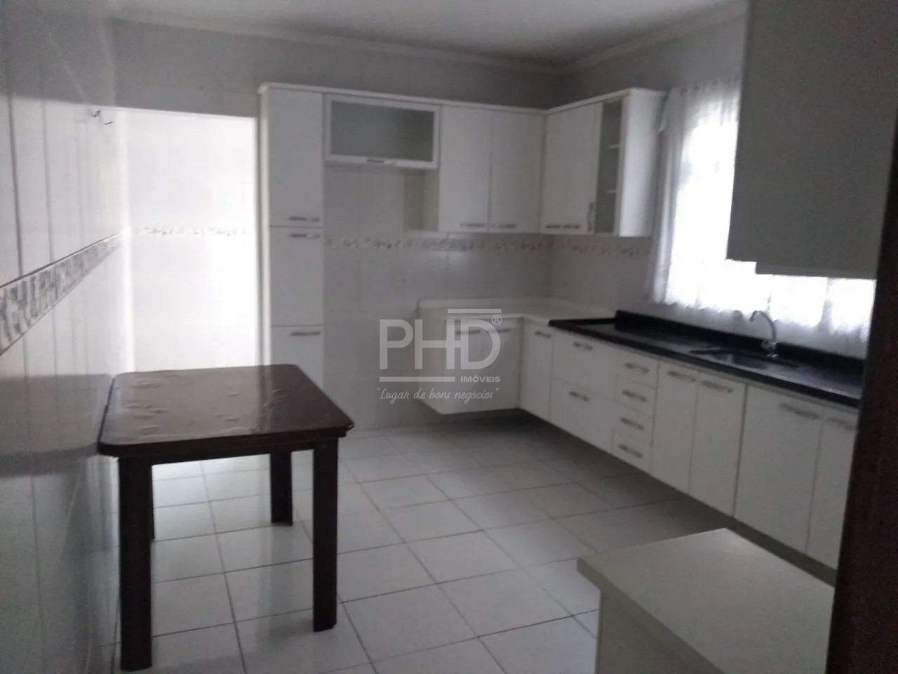 Sobrado à venda com 3 quartos, 220m² - Foto 1