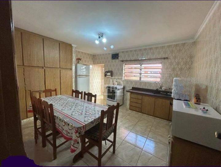 Sobrado à venda com 2 quartos, 180m² - Foto 4