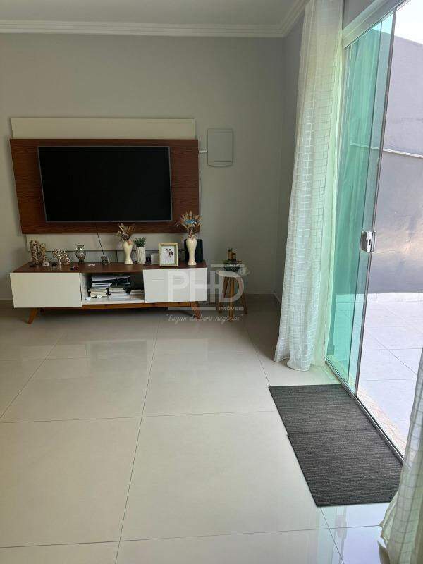 Sobrado à venda com 3 quartos, 200m² - Foto 2