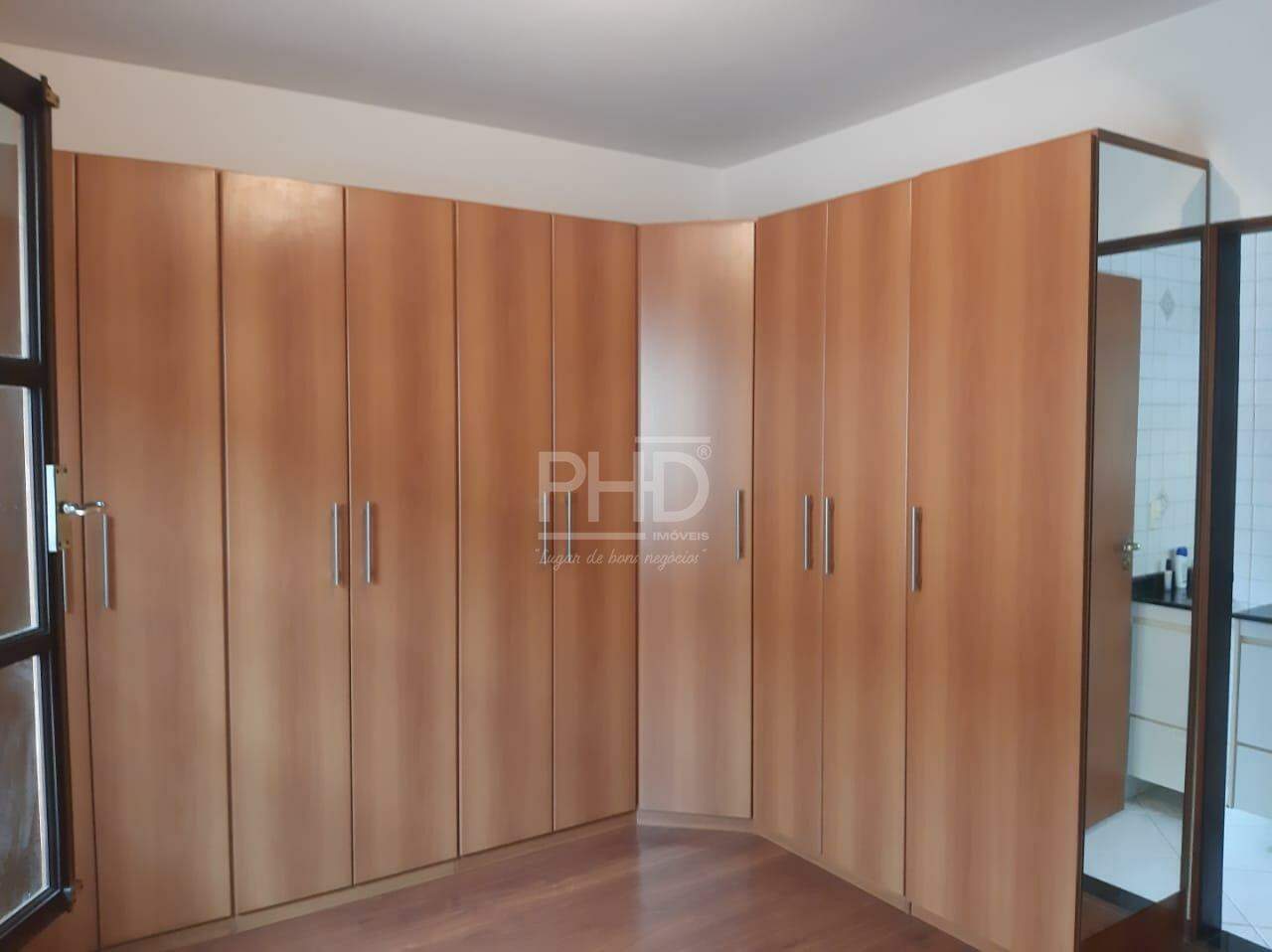 Casa à venda com 3 quartos, 220m² - Foto 9