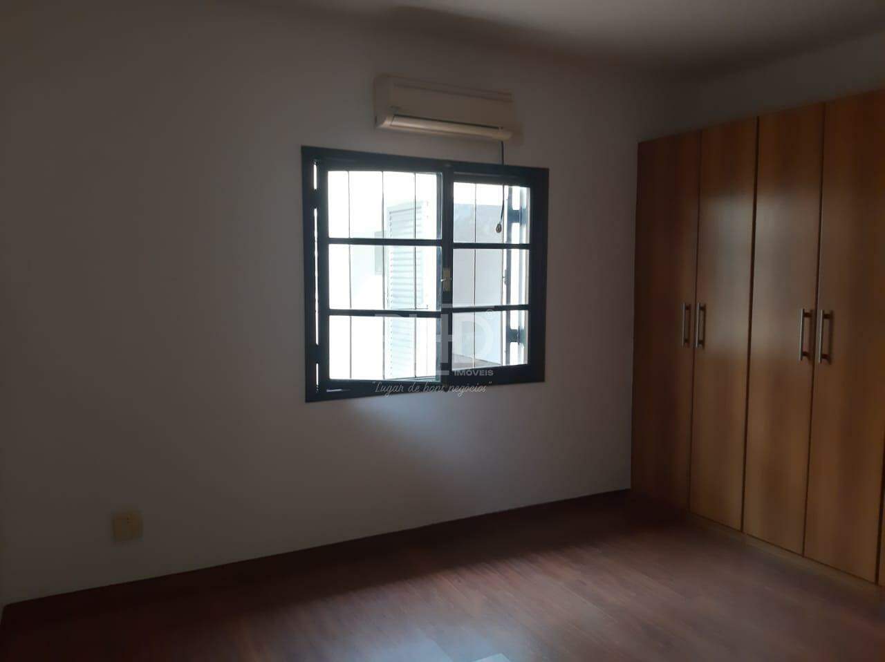 Casa à venda com 3 quartos, 220m² - Foto 11