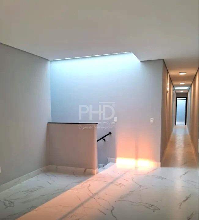 Sobrado à venda com 3 quartos, 180m² - Foto 1