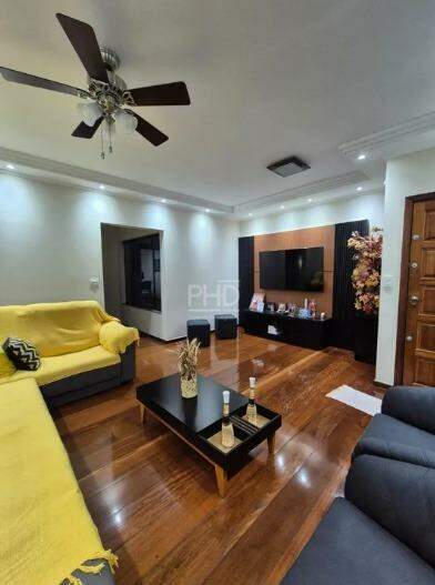 Sobrado à venda com 3 quartos, 228m² - Foto 1