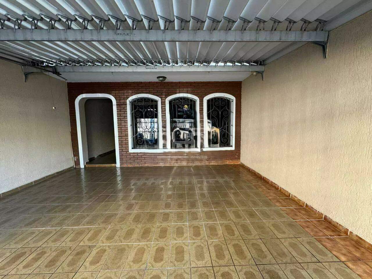 Casa para alugar com 3 quartos, 171m² - Foto 1