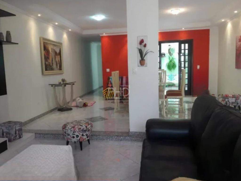 Sobrado à venda com 3 quartos, 212m² - Foto 1