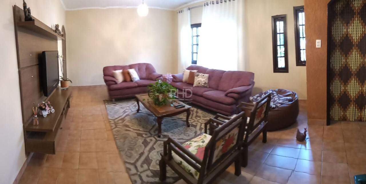 Sobrado à venda com 4 quartos, 274m² - Foto 1