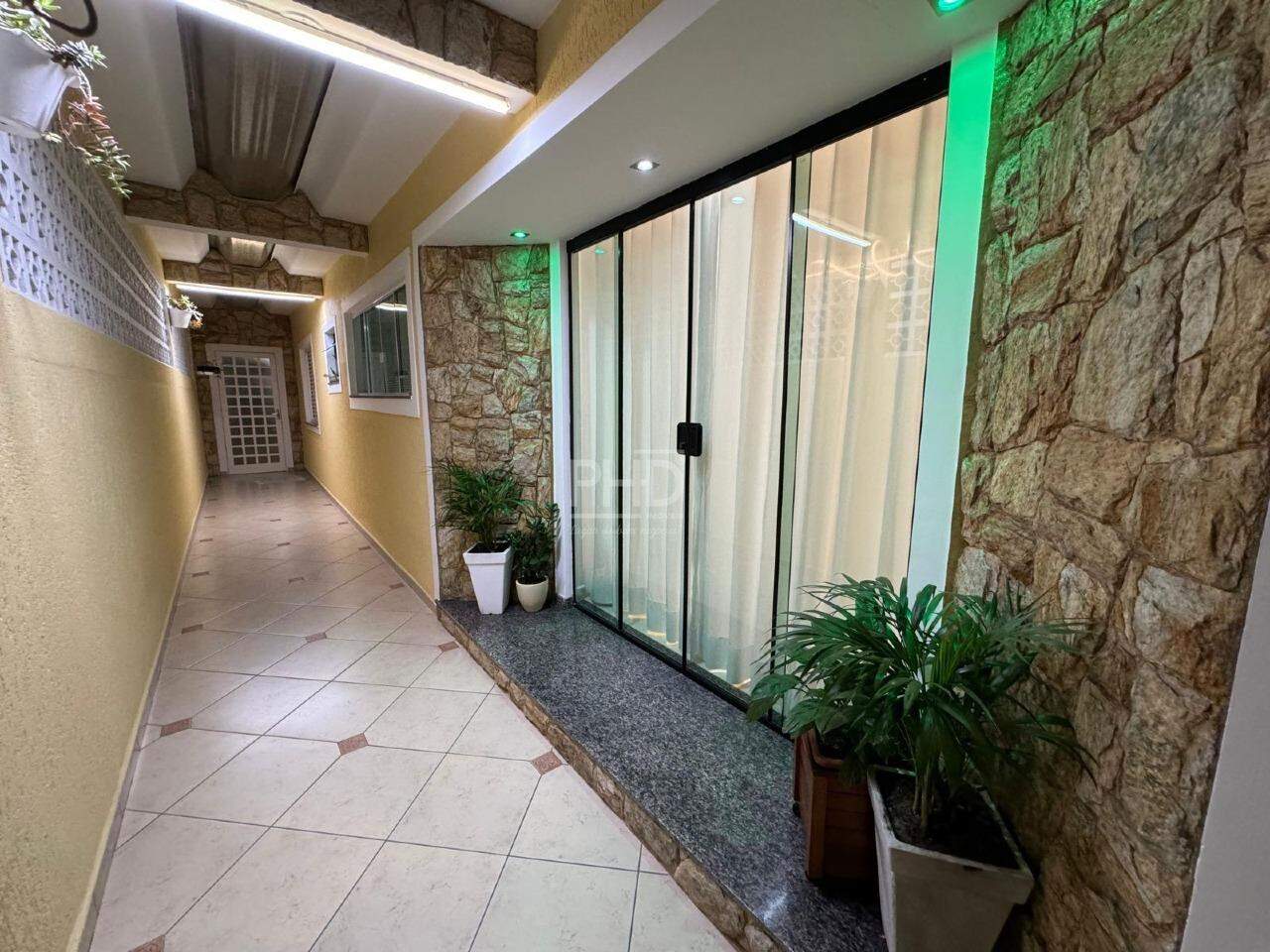 Casa à venda com 2 quartos, 159m² - Foto 1