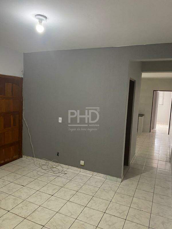 Casa para alugar com 2 quartos, 70m² - Foto 2