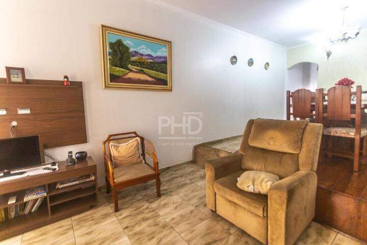 Sobrado à venda com 4 quartos, 330m² - Foto 1