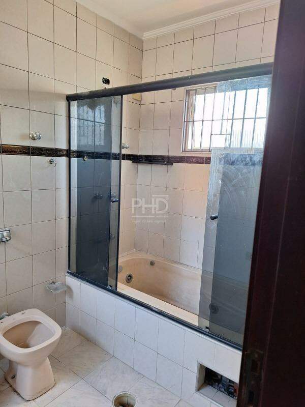 Casa para alugar com 4 quartos, 216m² - Foto 10